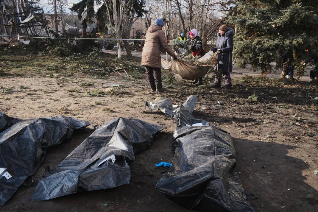 Ukrayna: Rus ordusunun İzyum'a düzenlediği füze saldırısında 5 ölü 9